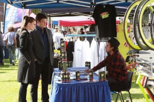 STANA KATIC, NATHAN FILLION, YANI GELLMAN