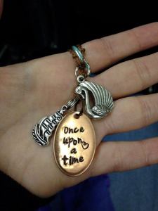 I found this lovely necklace while walking through Artist Alley (made by sparkle-ga.com)! 